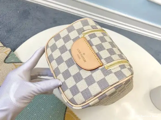 Aaa replica bags TOILETRY BAG LOUIS VUITTON 0524